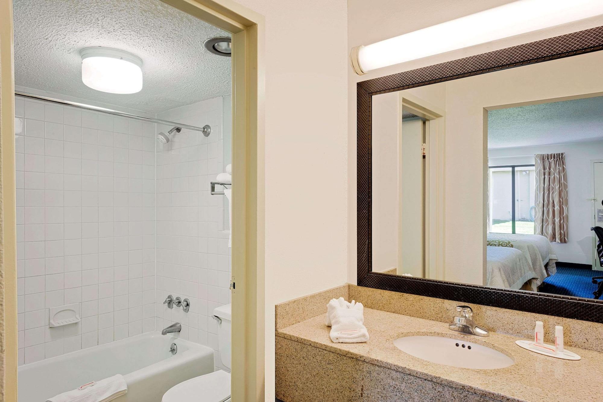 Days Inn By Wyndham Easton Extérieur photo