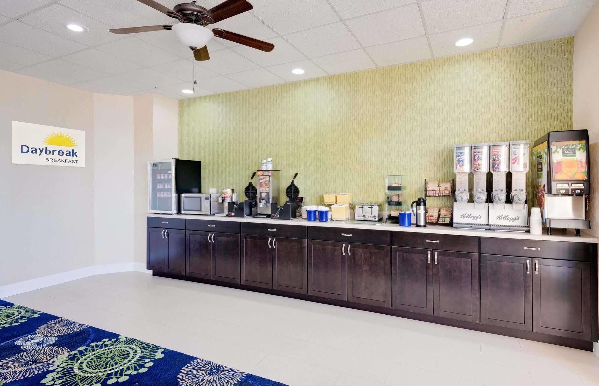 Days Inn By Wyndham Easton Extérieur photo